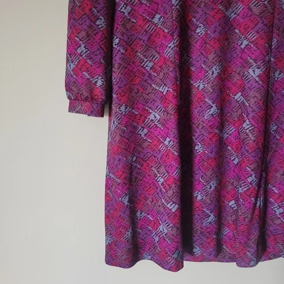 Vintage 70s pink and purple print day dress with bow tie neckline - Picture 5 of 9
